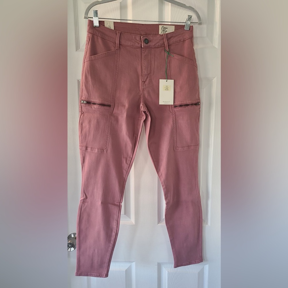 Chic Plum Rose Skinny Jeans with Sleek Fit
